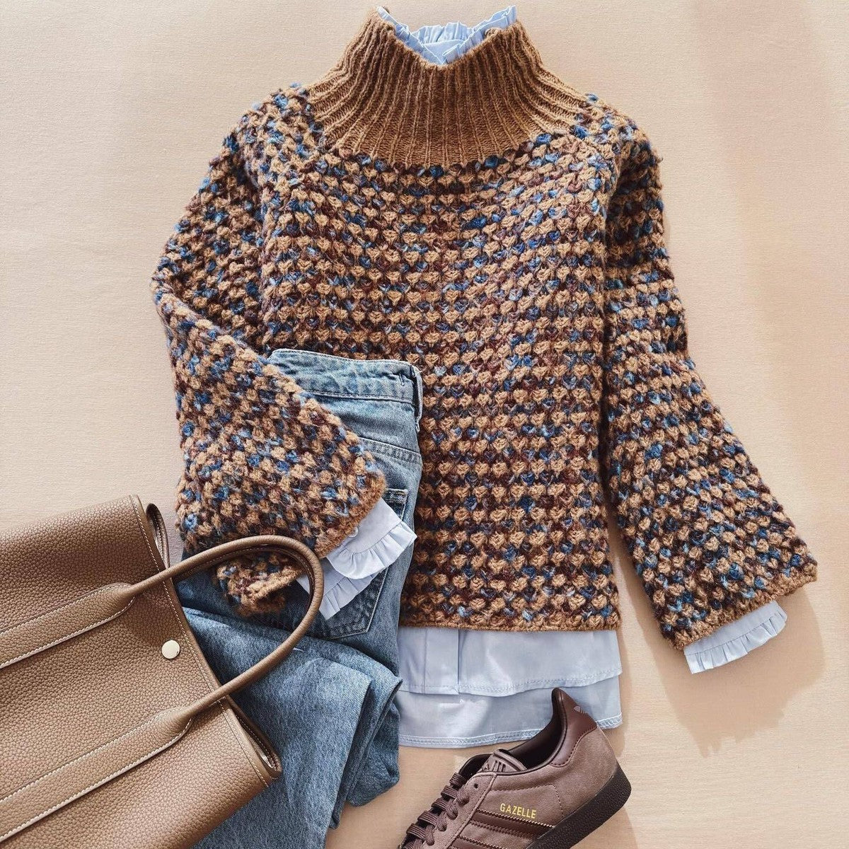 Suéter Especial de Cuello Mock Color Tan